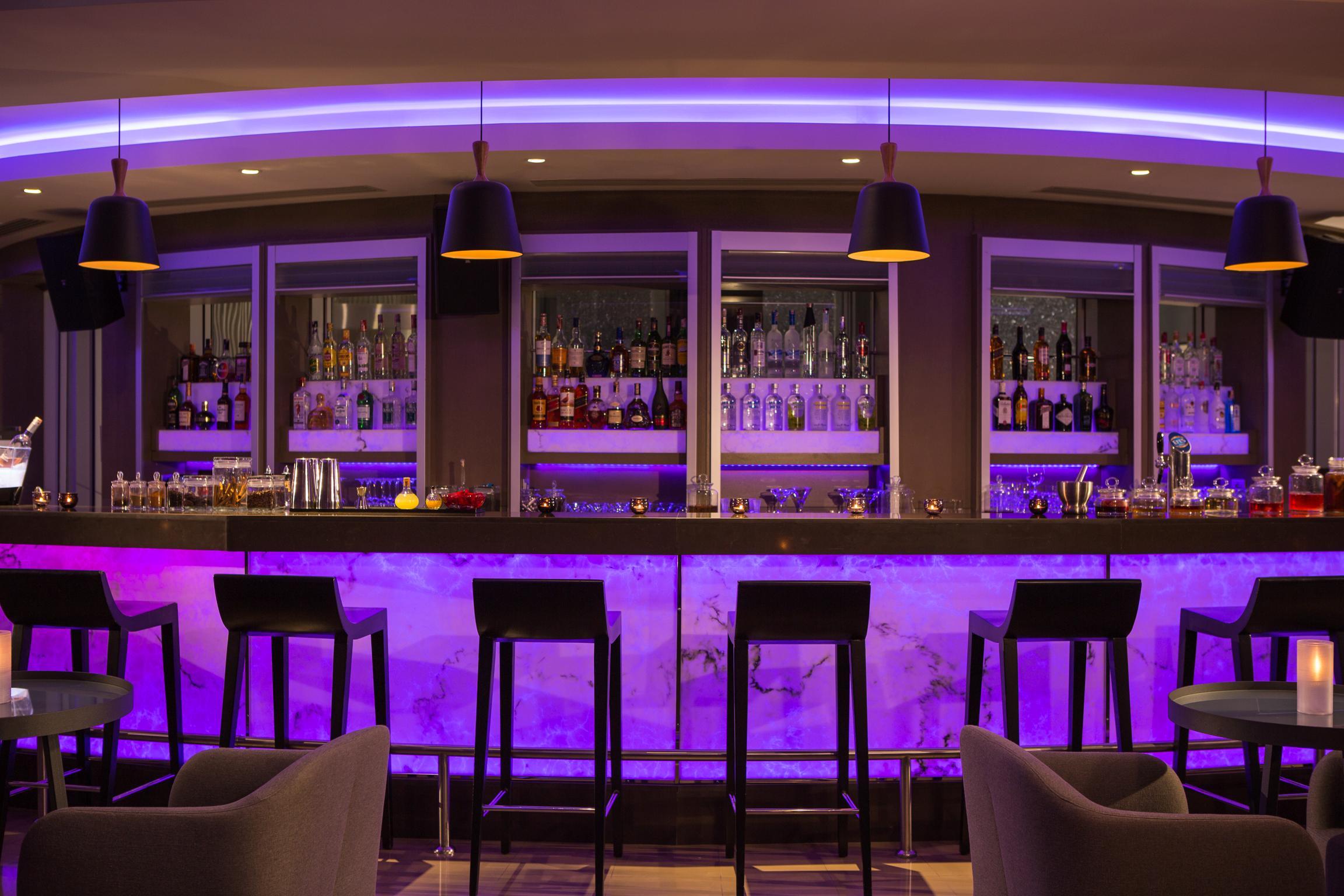 Renaissance Izmir Hotel Экстерьер фото The bar at the 101 bar