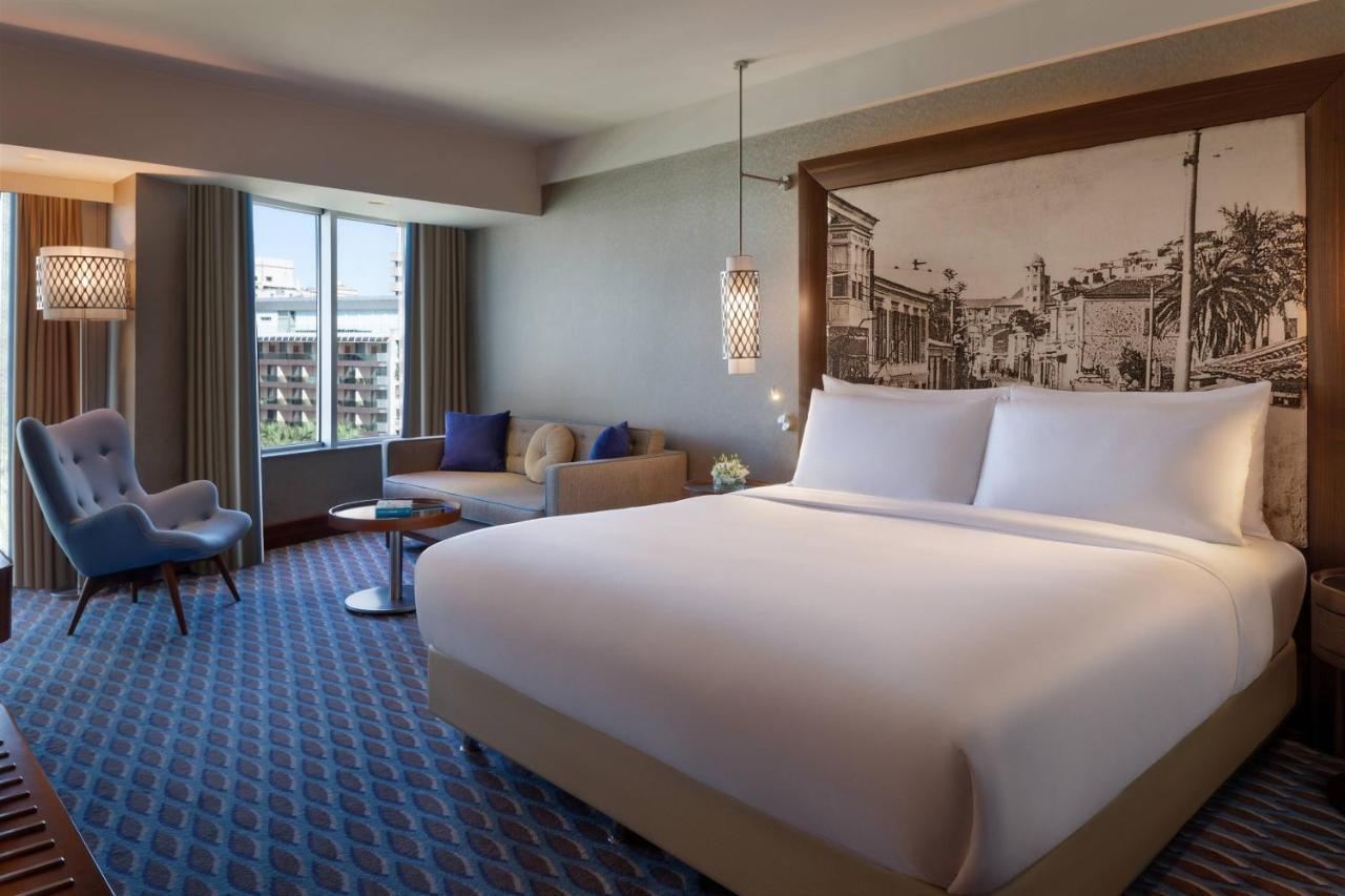 Renaissance Izmir Hotel Экстерьер фото