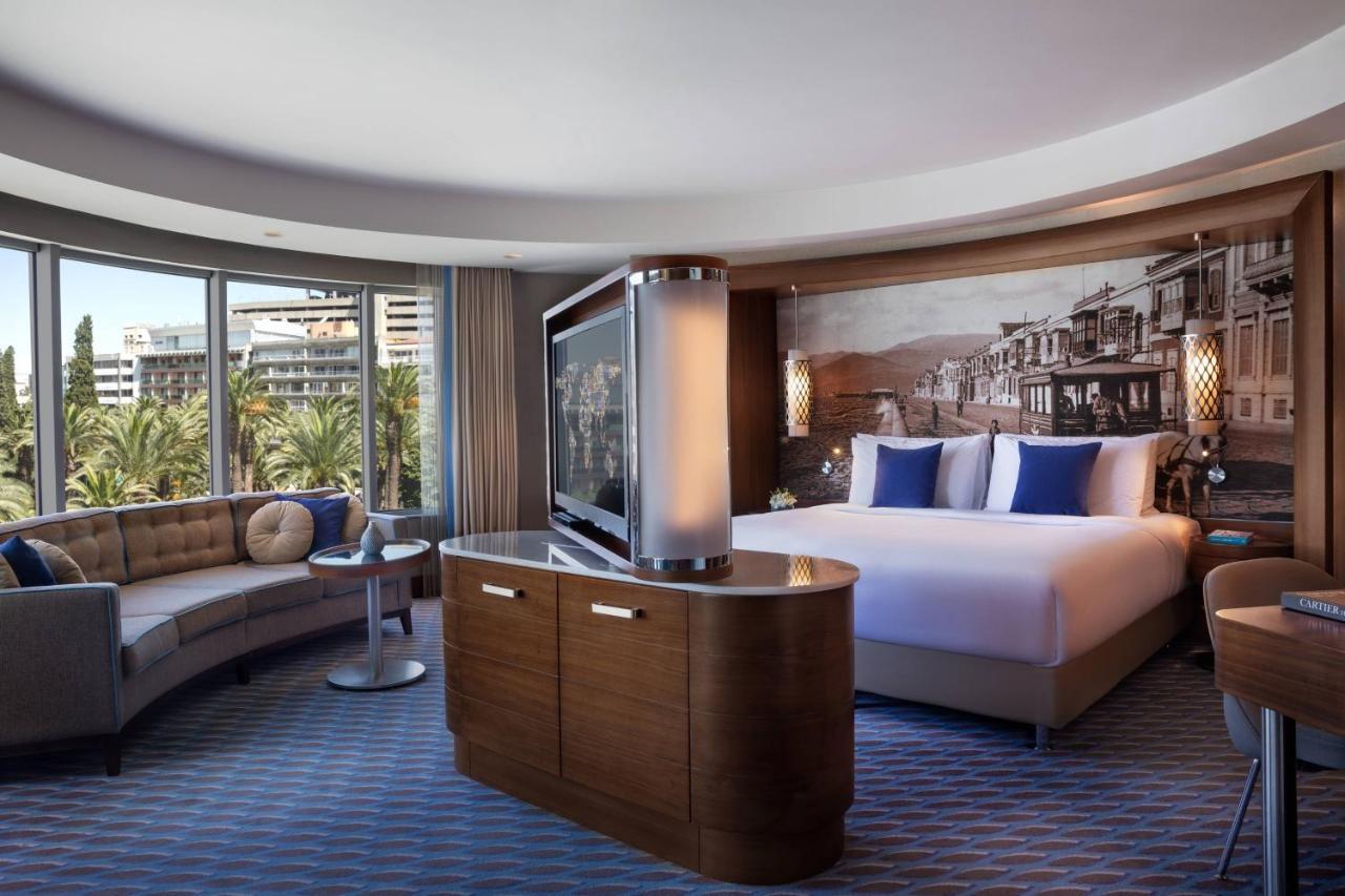 Renaissance Izmir Hotel Экстерьер фото A suite at the Atlantis Paradise Island