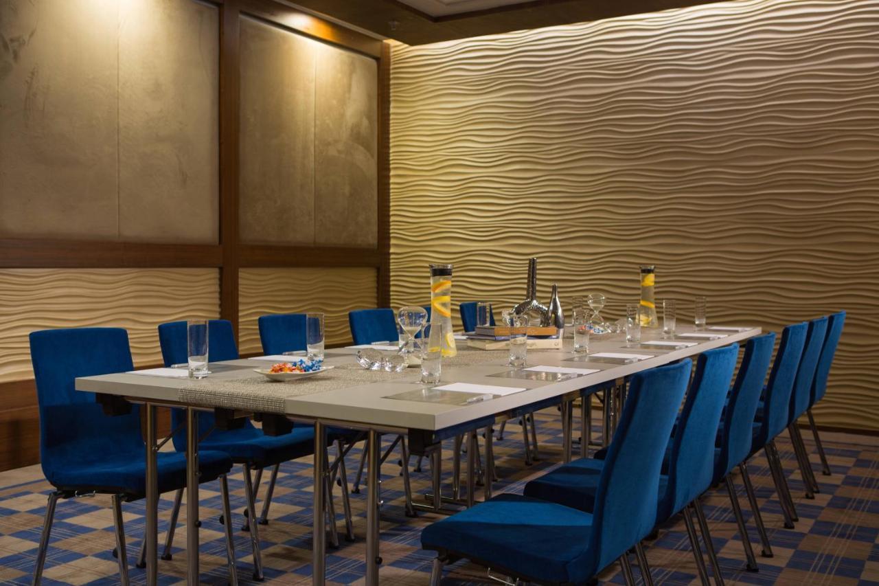 Renaissance Izmir Hotel Экстерьер фото Meeting room