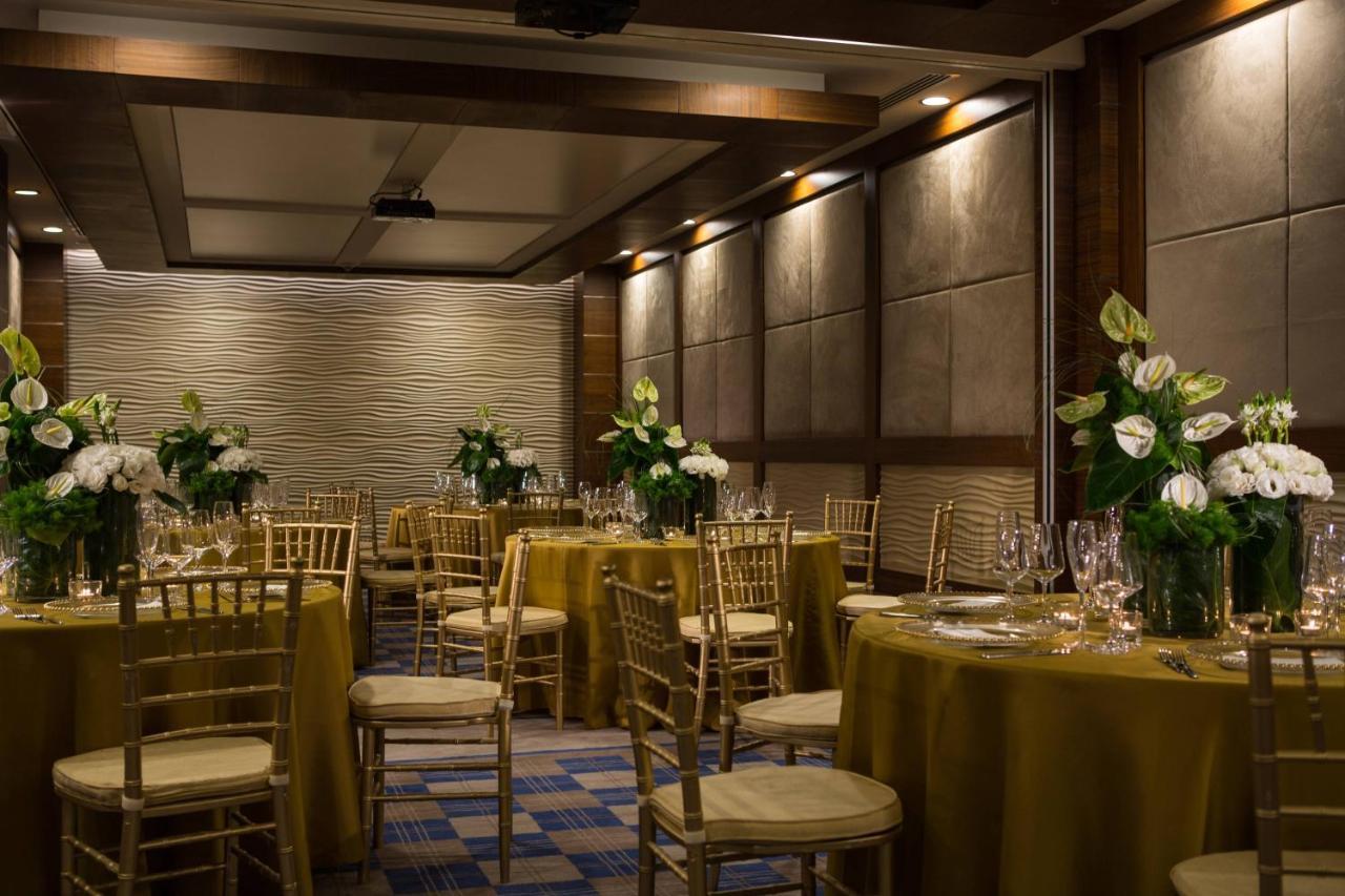 Renaissance Izmir Hotel Экстерьер фото The ballroom at the Four Seasons Hotel