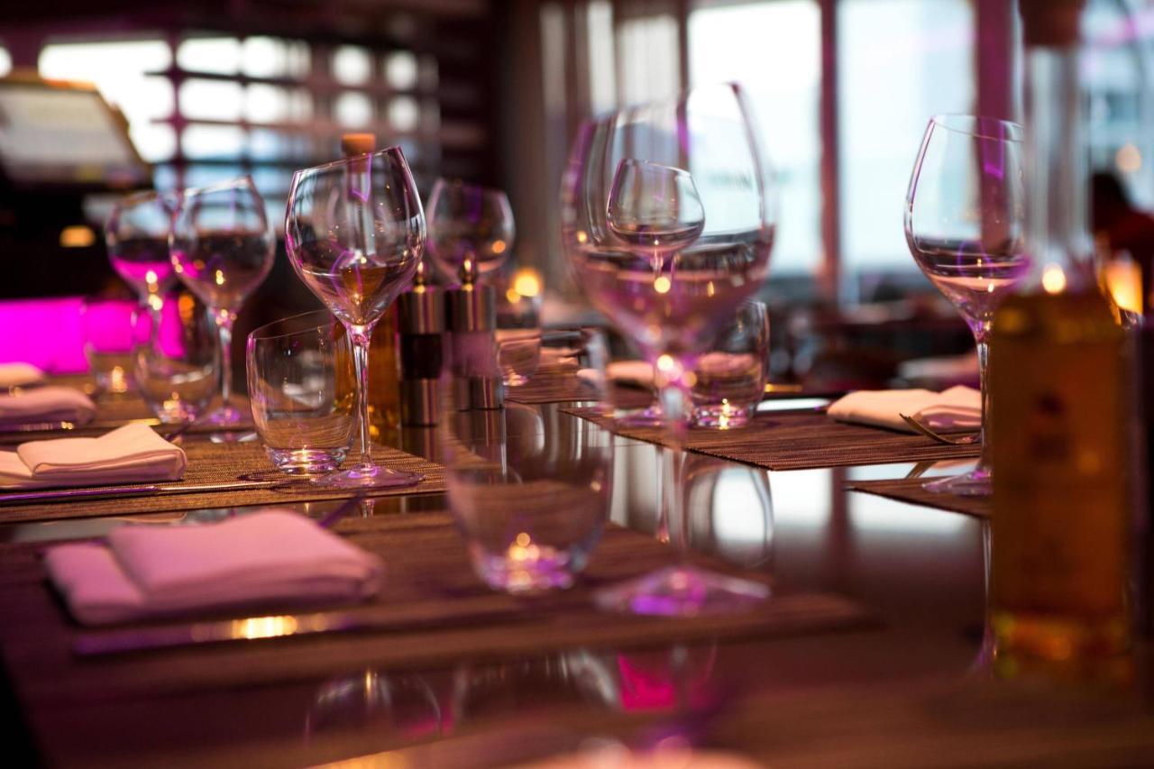 Renaissance Izmir Hotel Экстерьер фото Wine glasses