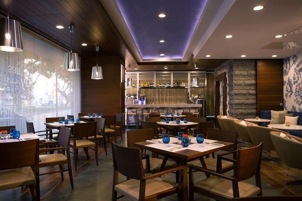 Renaissance Izmir Hotel Экстерьер фото The interior of the restaurant